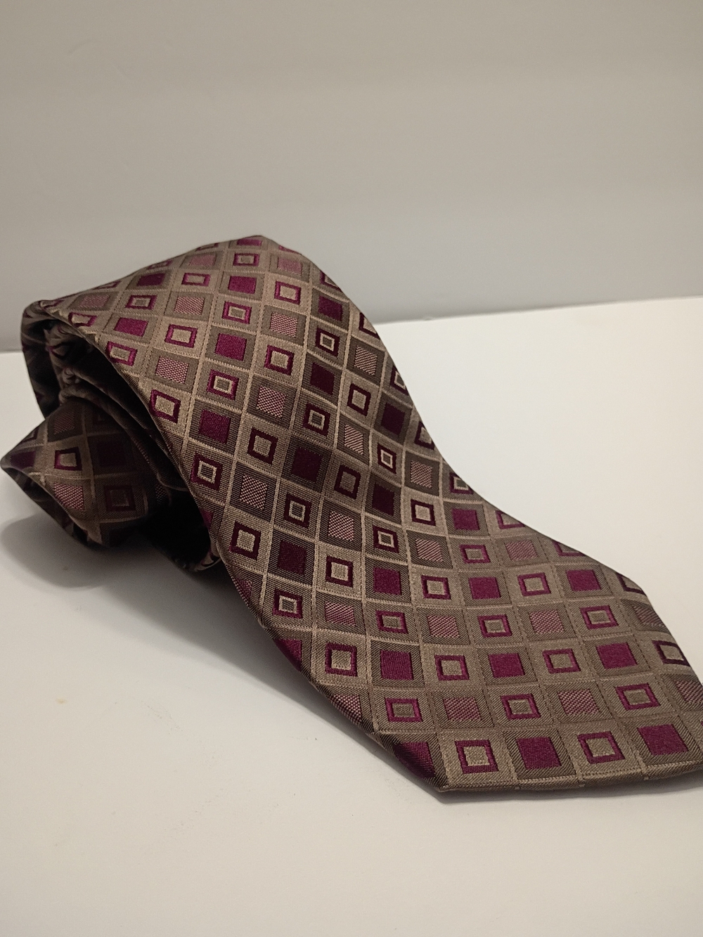 Calvin Klein Taupe and Burgundy Geometric Silk Mens Tie Extra Large 64"